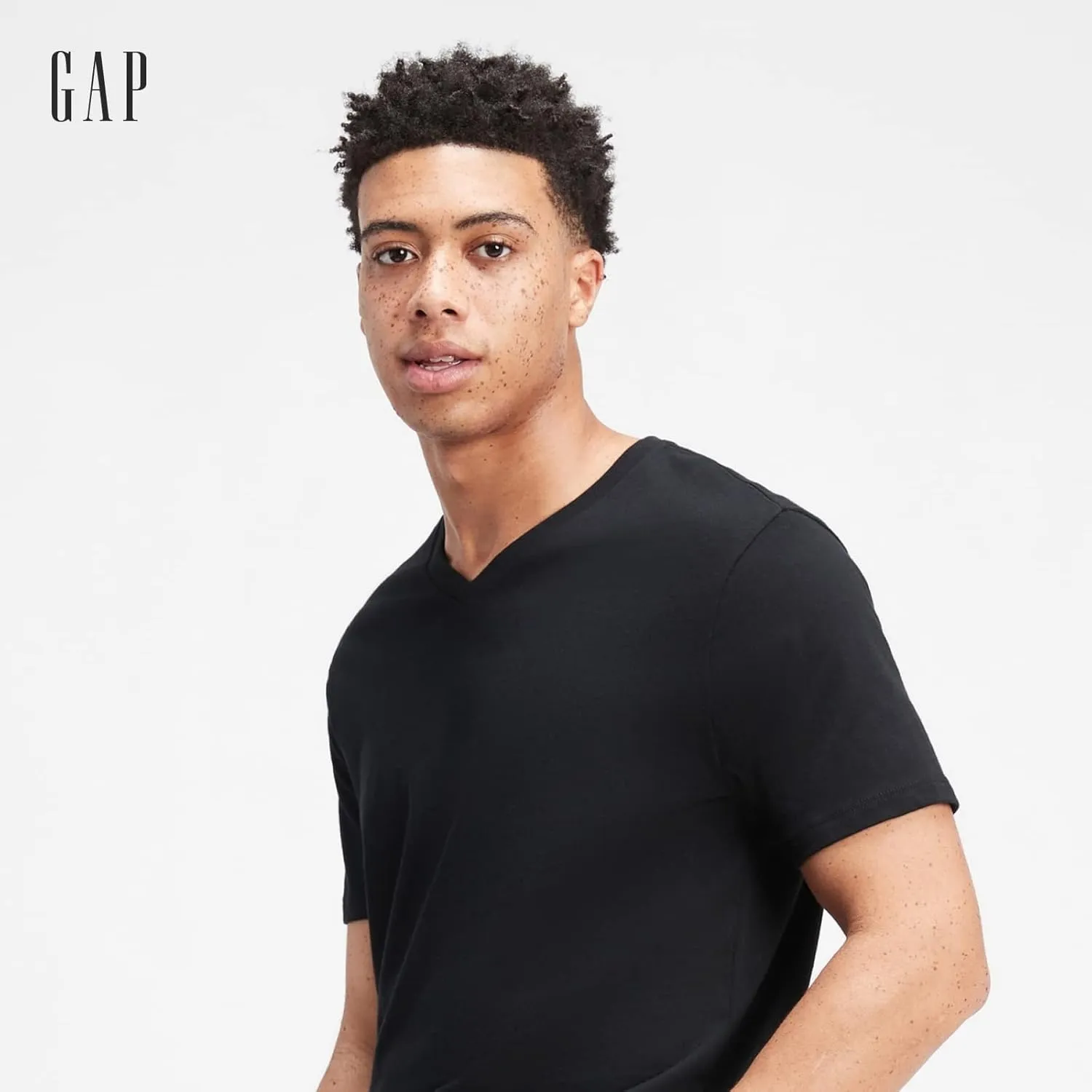 GAP Men's 3-Pack Short Sleeve V-Neck Tee T-Shirt