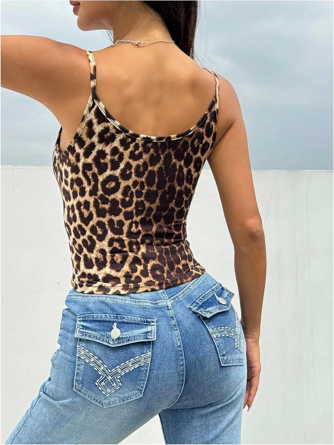 WDIRARA Women's Leopard Print Square Neck Cami Top Sleeveless Summer Crop Tank Top Casual Slim Fit Camisole